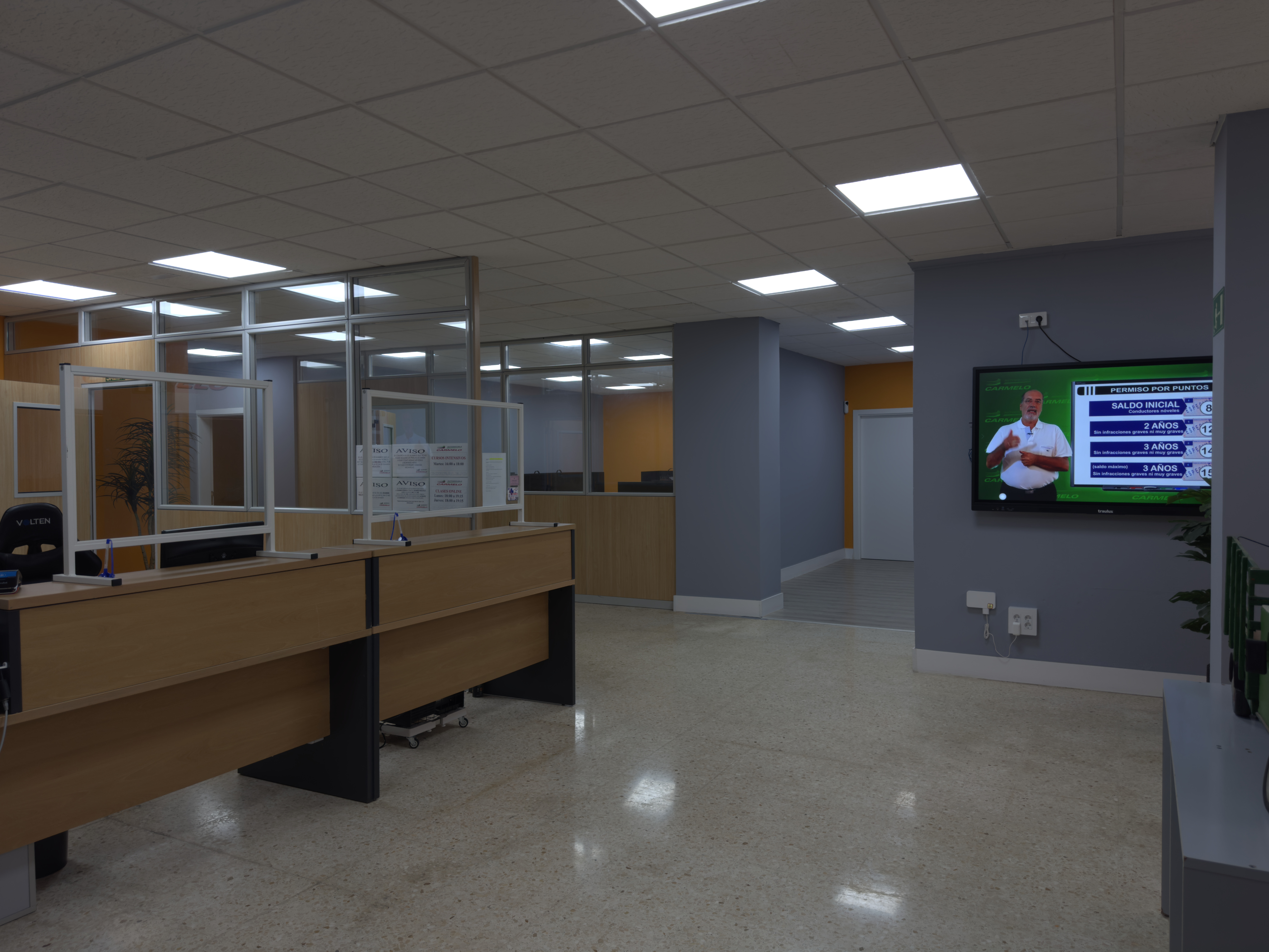 Alumnado preparando la teórica online